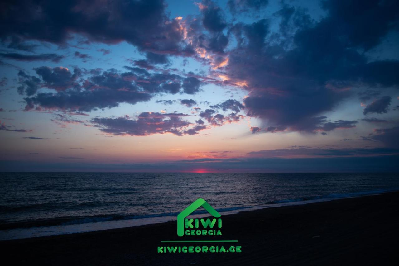 Вилла Kiwi Georgia Кобулети Экстерьер фото